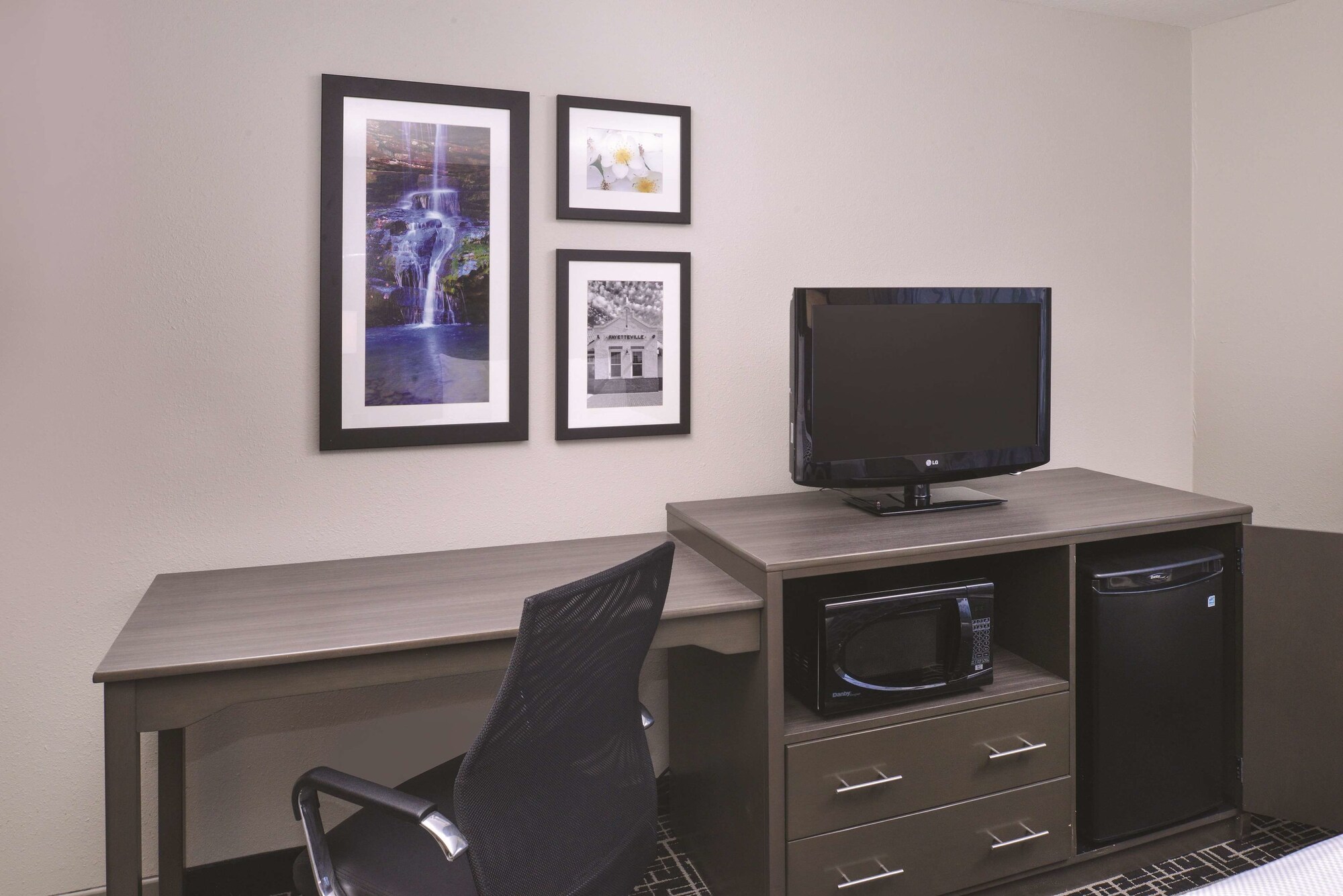La Quinta Inn & Suites by Wyndham Fayetteville