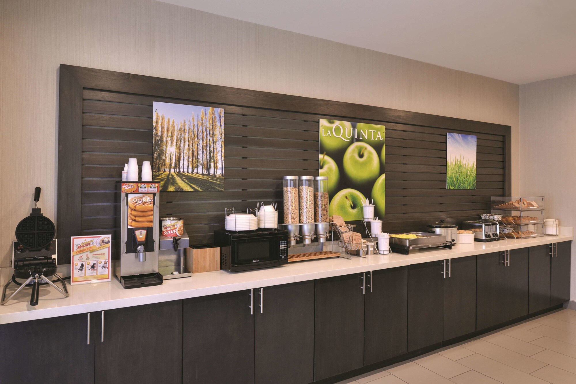 La Quinta Inn & Suites by Wyndham Fayetteville