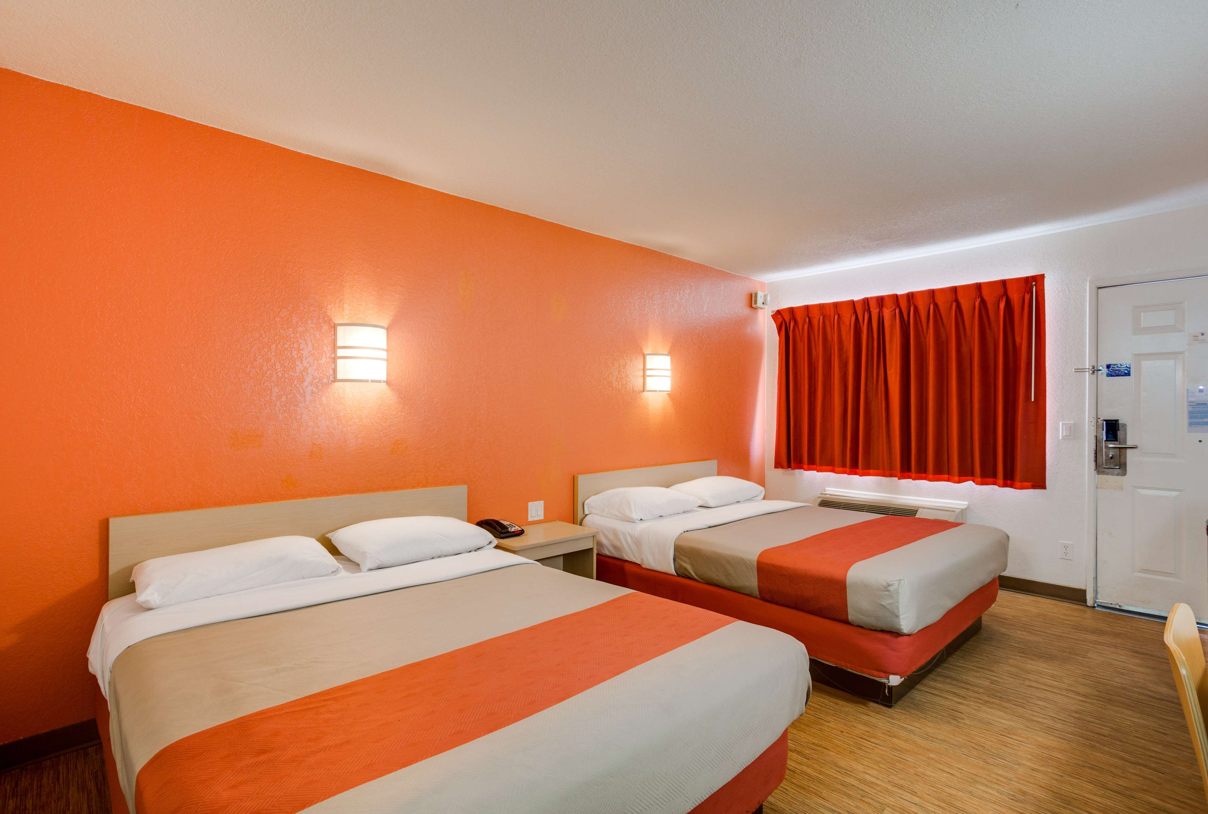 Motel 6 Fayetteville, AR