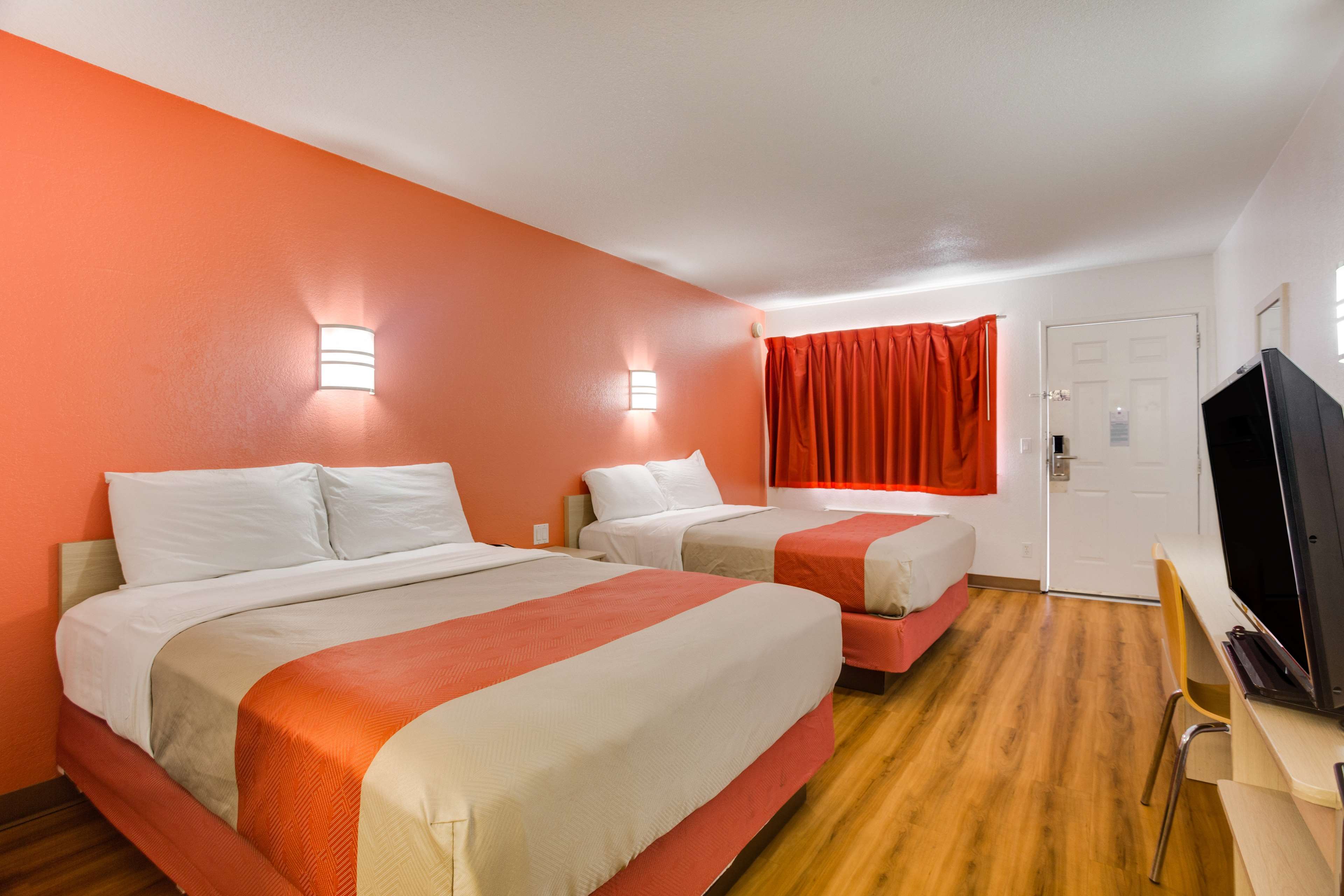 Motel 6 Fayetteville, AR