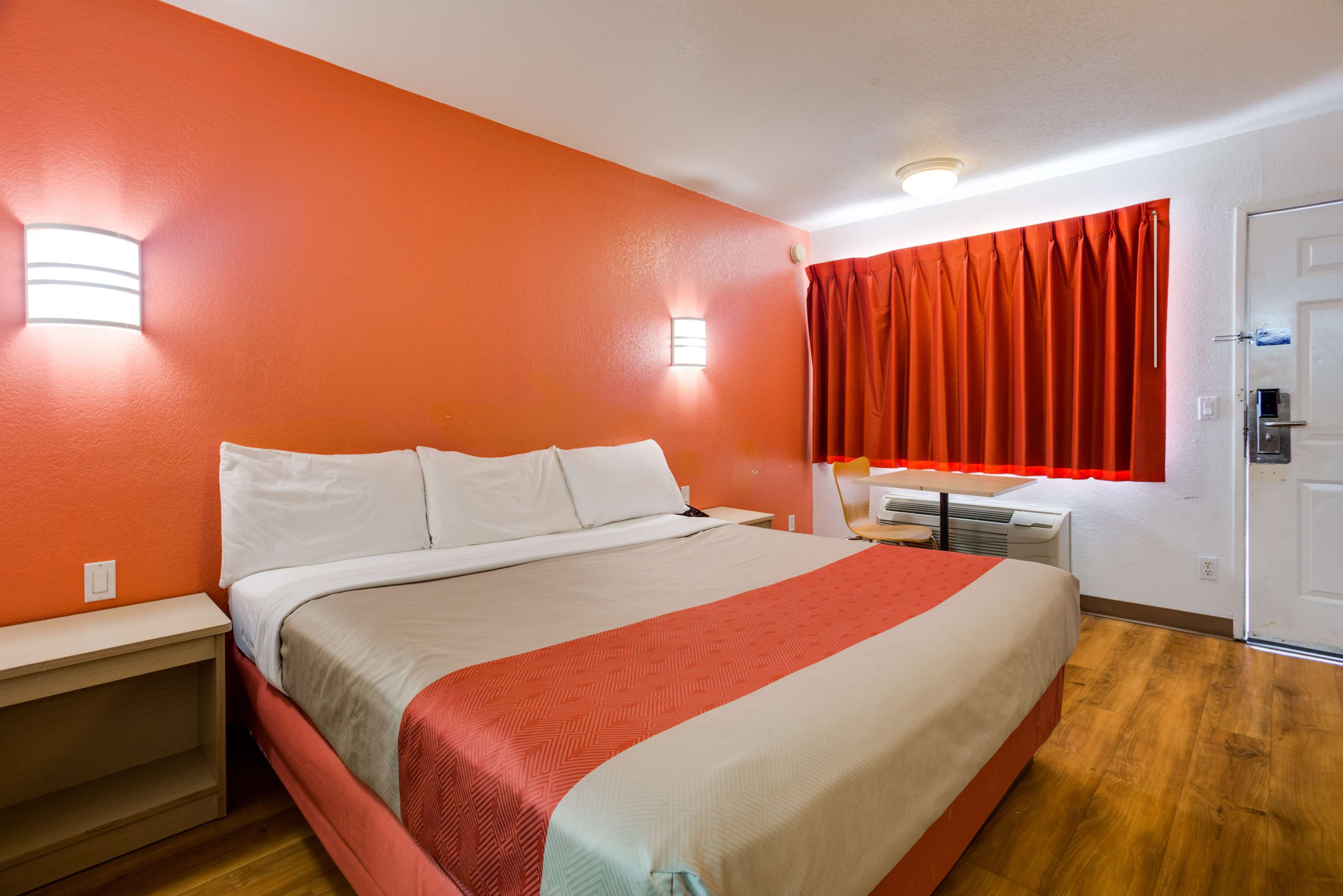 Motel 6 Fayetteville, AR