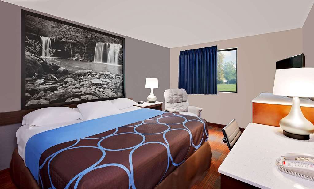 Super 8 by Wyndham Fayetteville