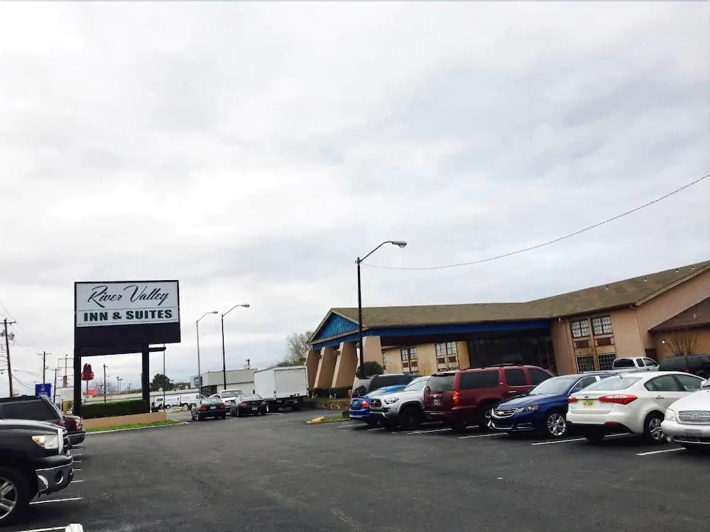 River Valley Inn and Suites By Belvilla