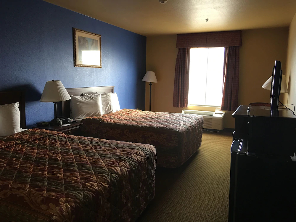 Econo Lodge Inn & Suites