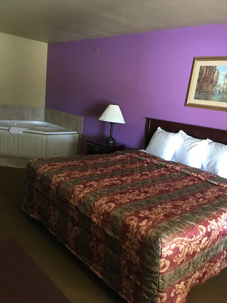Econo Lodge Inn & Suites