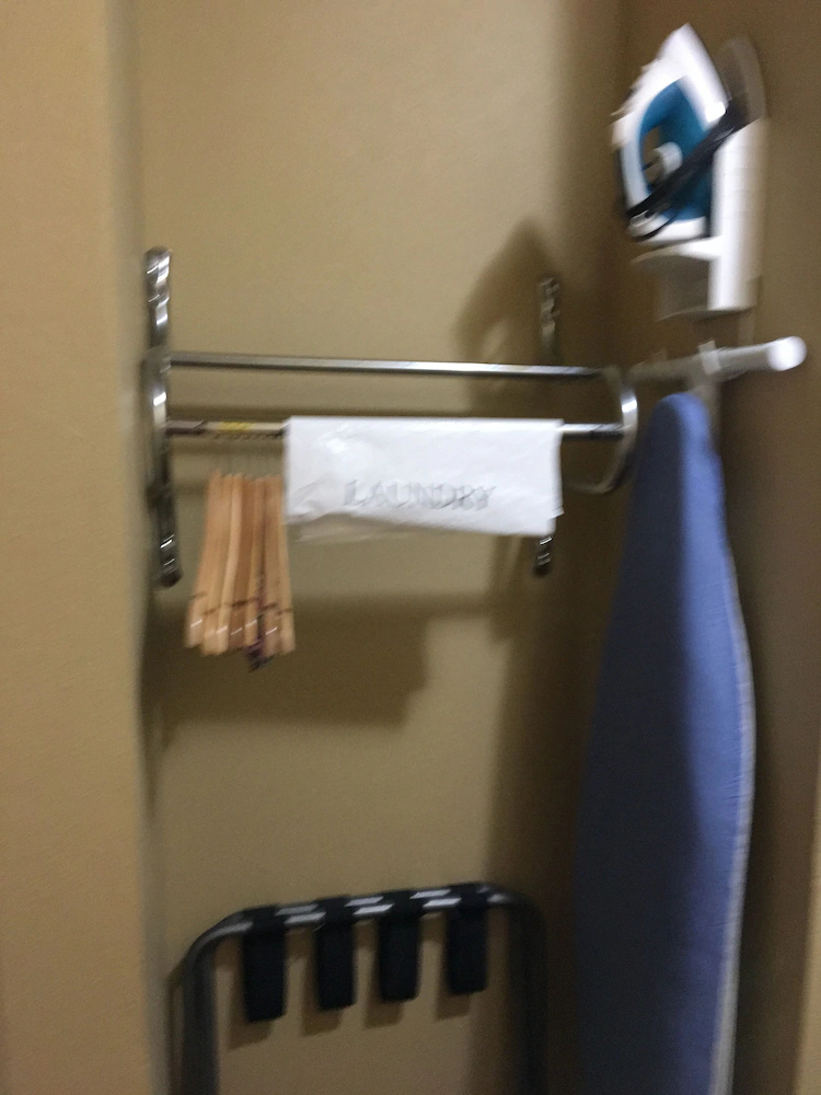 Econo Lodge Inn & Suites