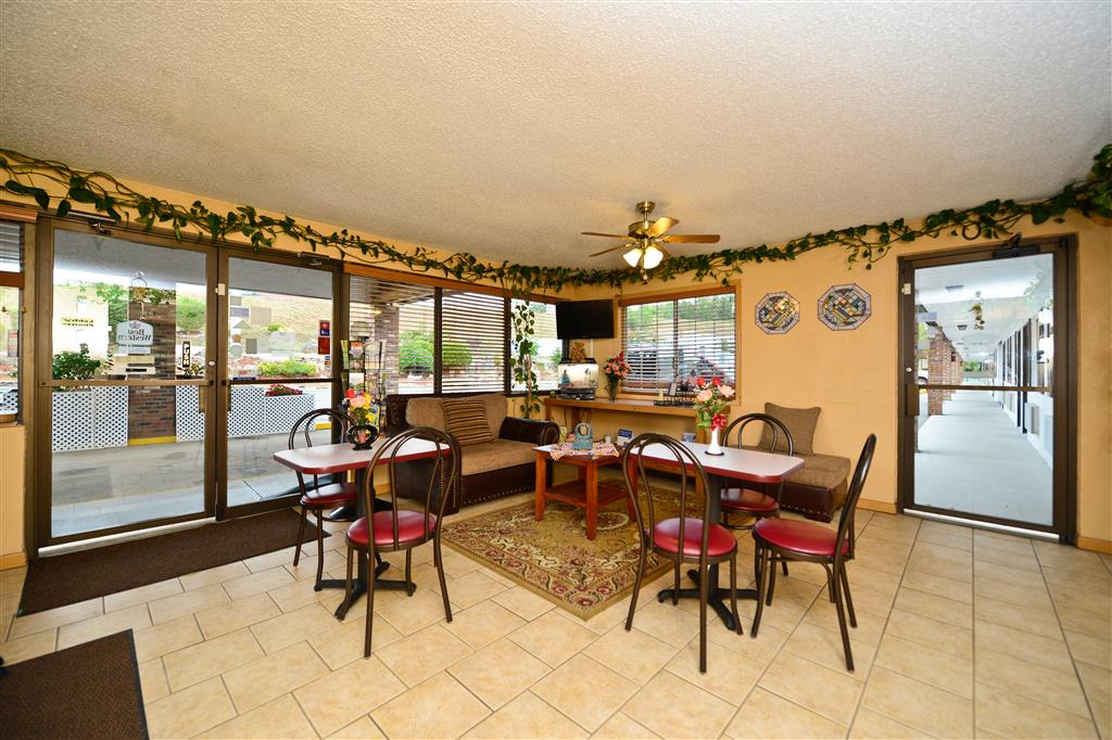 Village Inn of Hardy