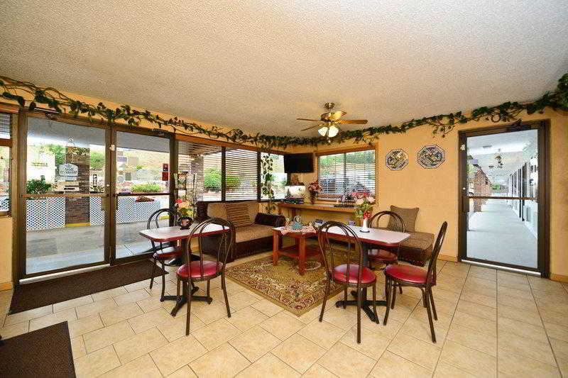 Village Inn of Hardy
