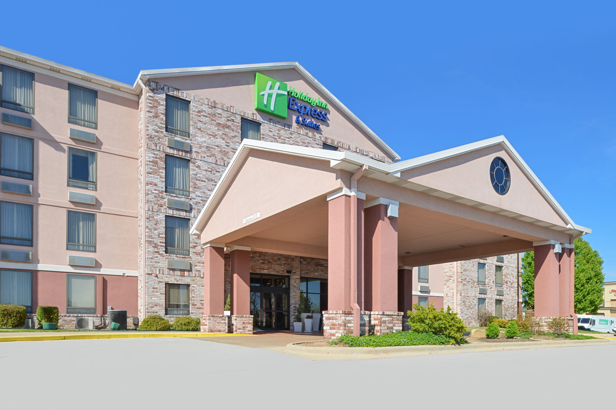 Holiday Inn Express & Suites Harrison
