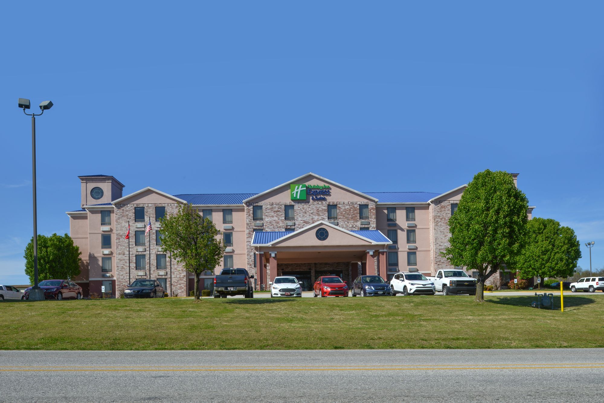 Holiday Inn Express & Suites Harrison