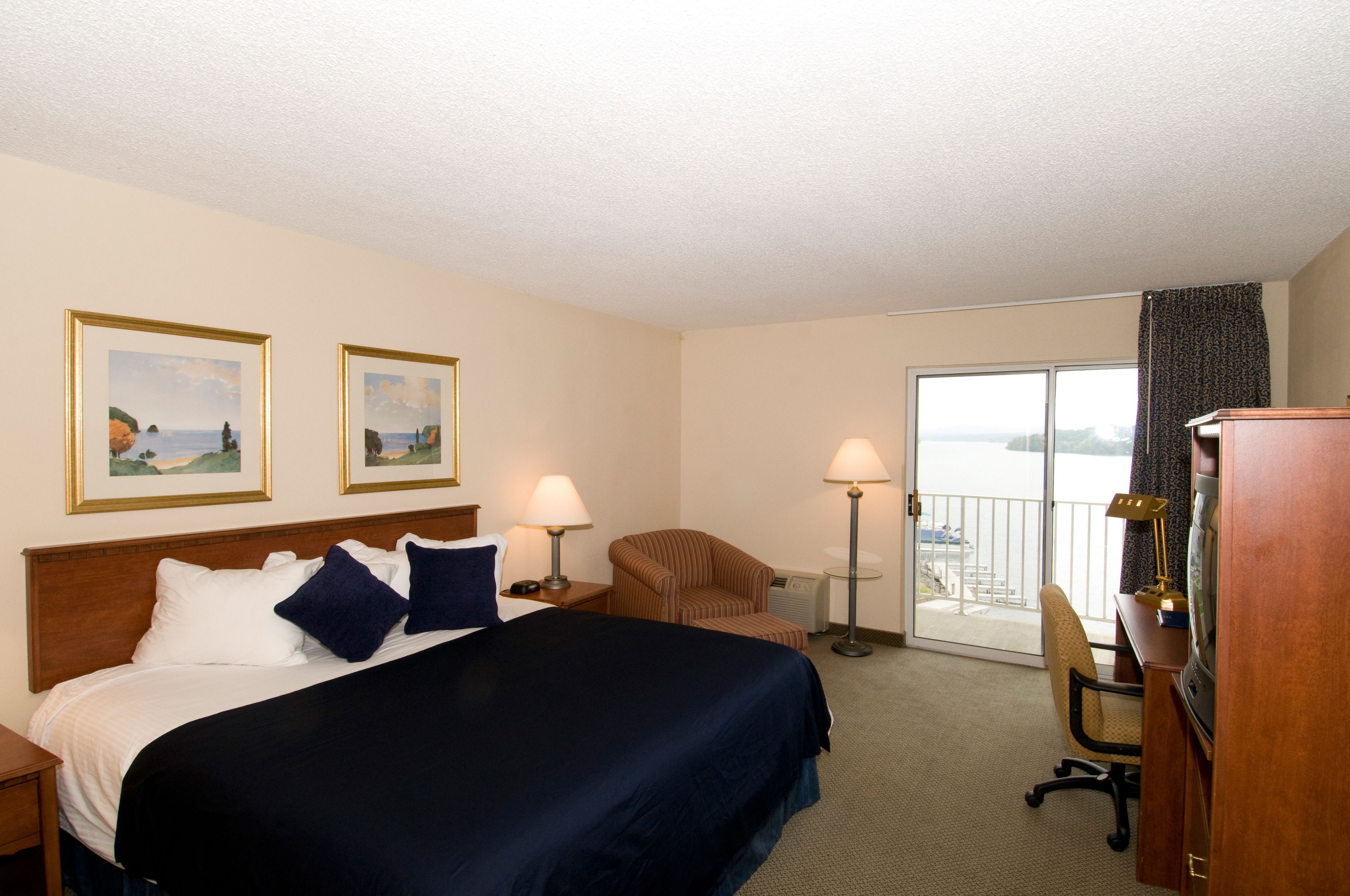 Baymont by Wyndham Hot Springs On the Lake
