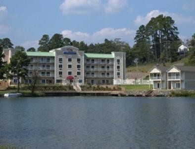 Baymont by Wyndham Hot Springs On the Lake
