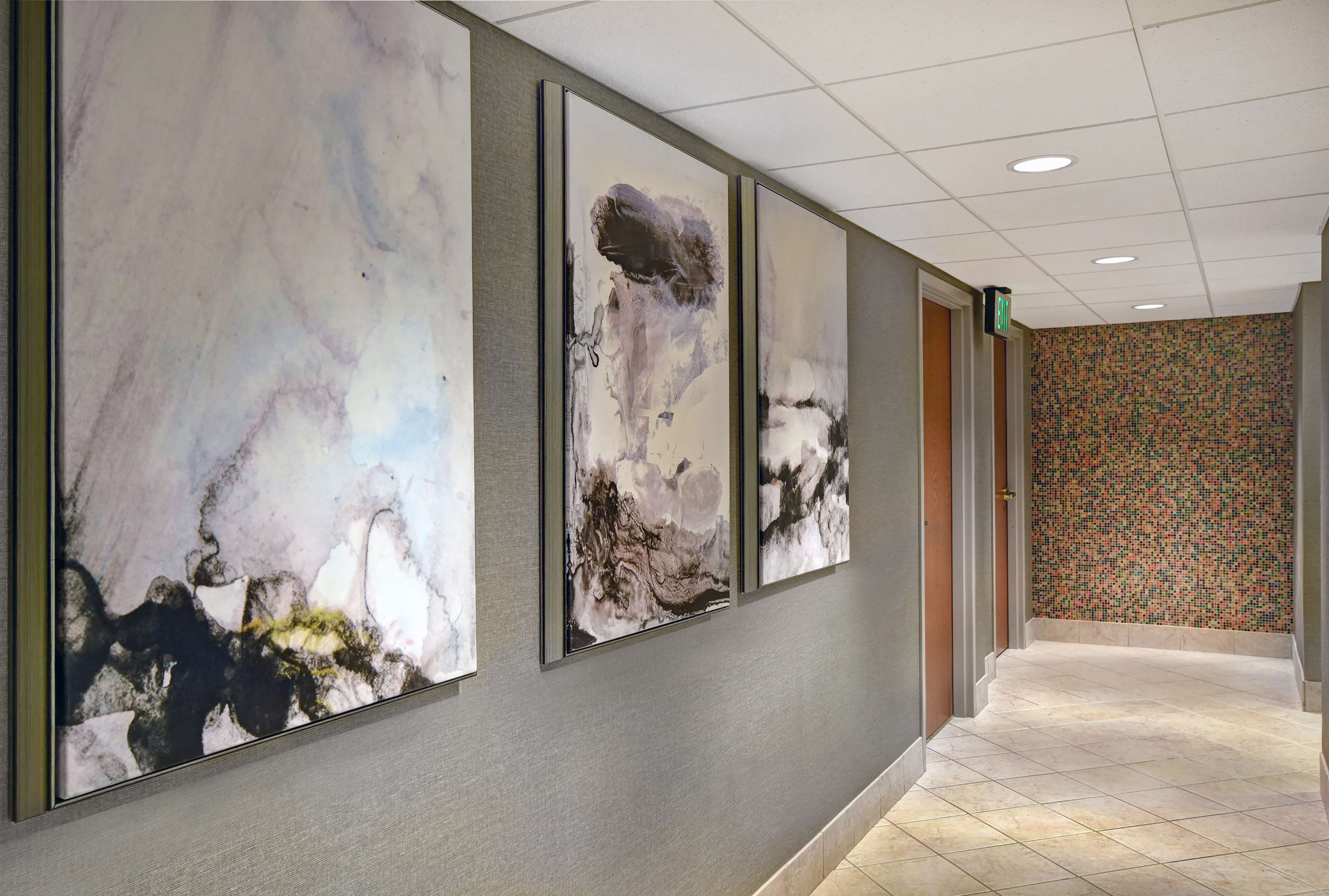 Embassy Suites by Hilton Hot Springs Hotel & Spa