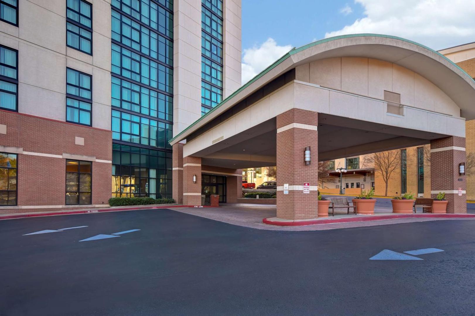 Embassy Suites by Hilton Hot Springs Hotel & Spa