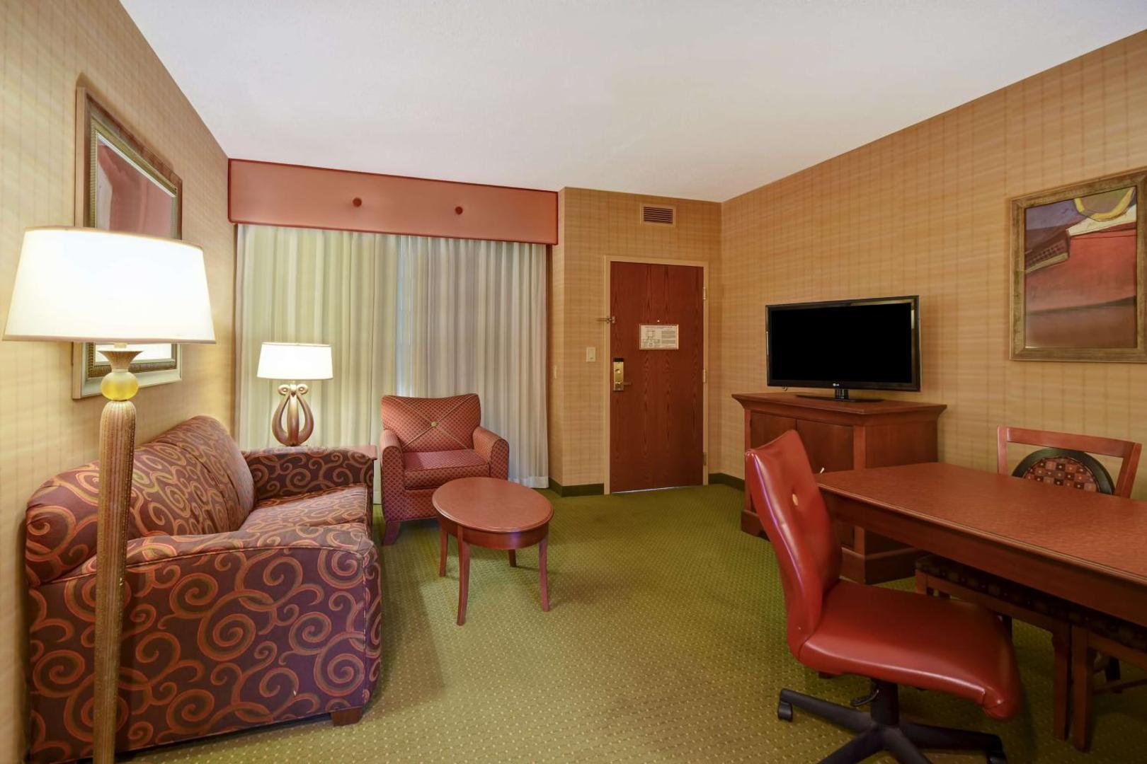 Embassy Suites by Hilton Hot Springs Hotel & Spa
