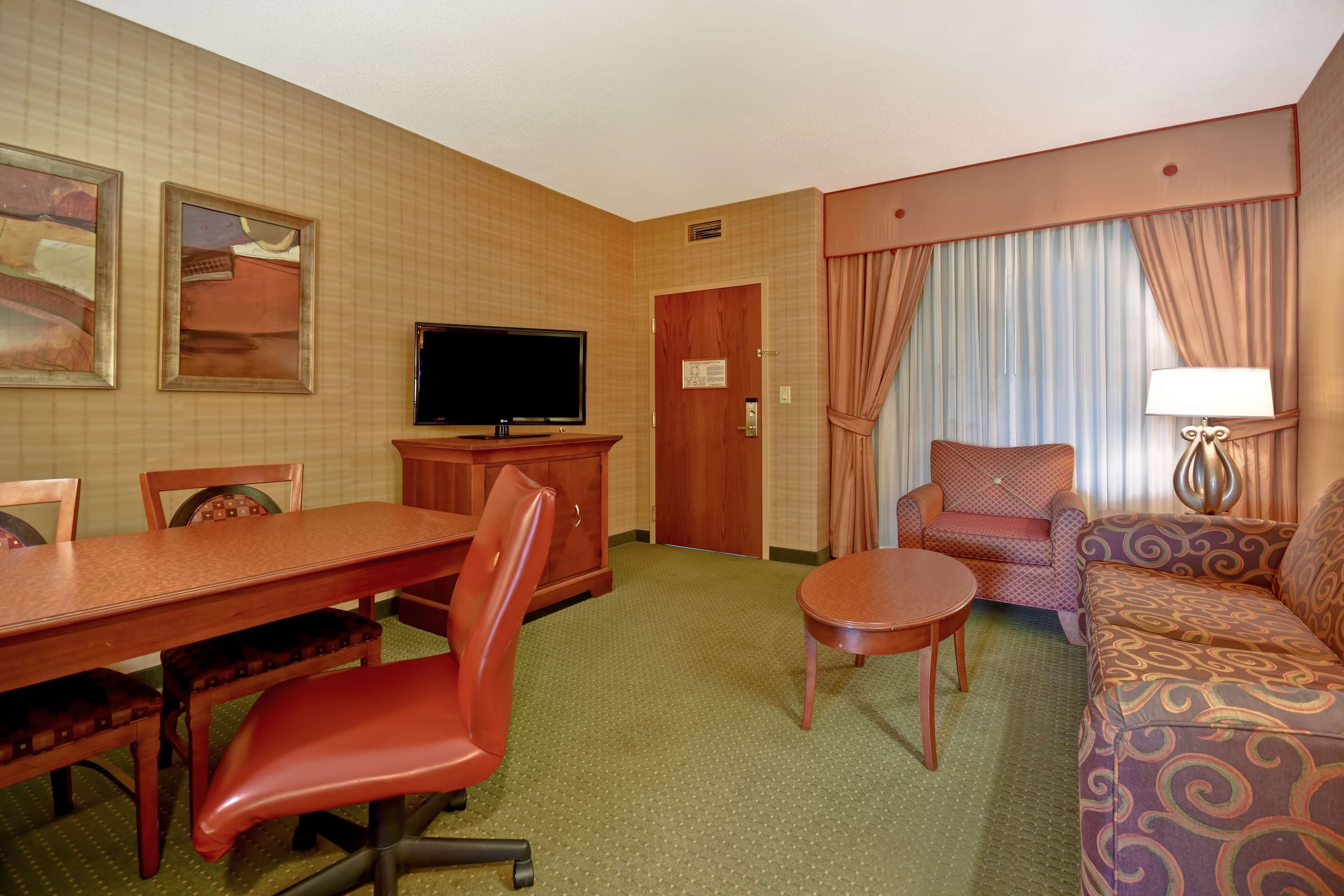 Embassy Suites by Hilton Hot Springs Hotel & Spa
