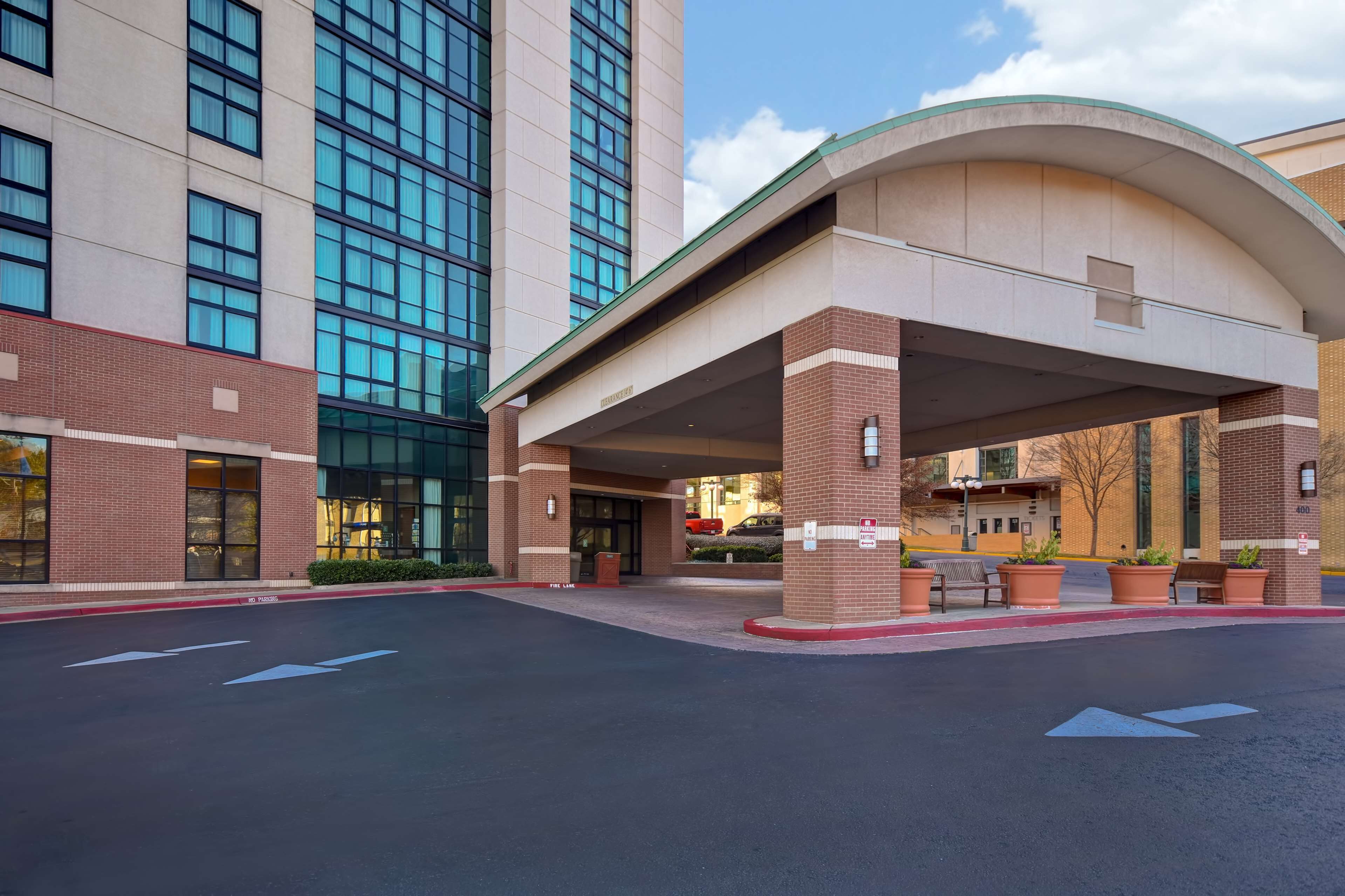 Embassy Suites by Hilton Hot Springs Hotel & Spa