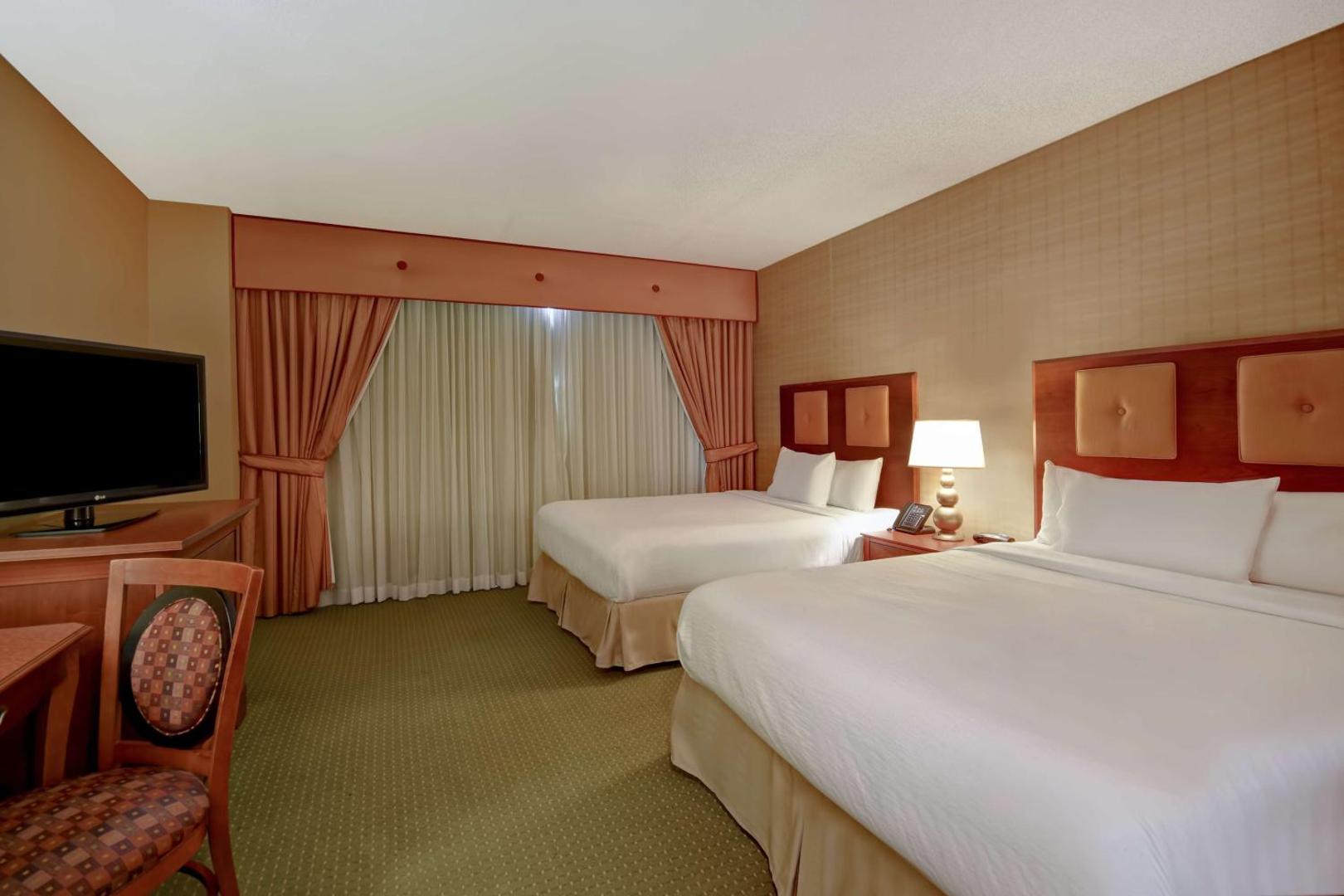 Embassy Suites by Hilton Hot Springs Hotel & Spa