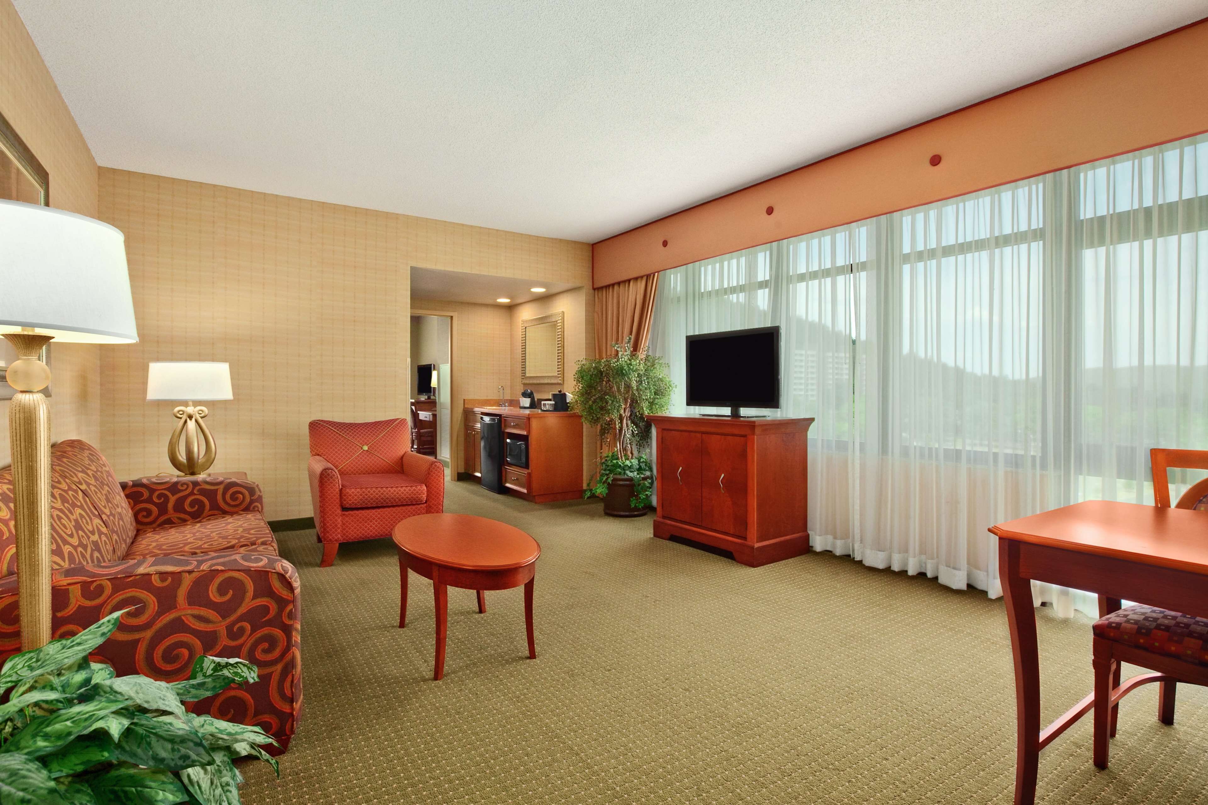 Embassy Suites by Hilton Hot Springs Hotel & Spa