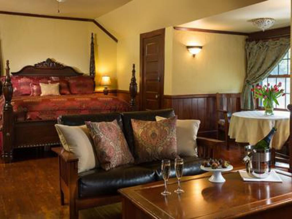 Hilltop Manor Bed and Breakfast