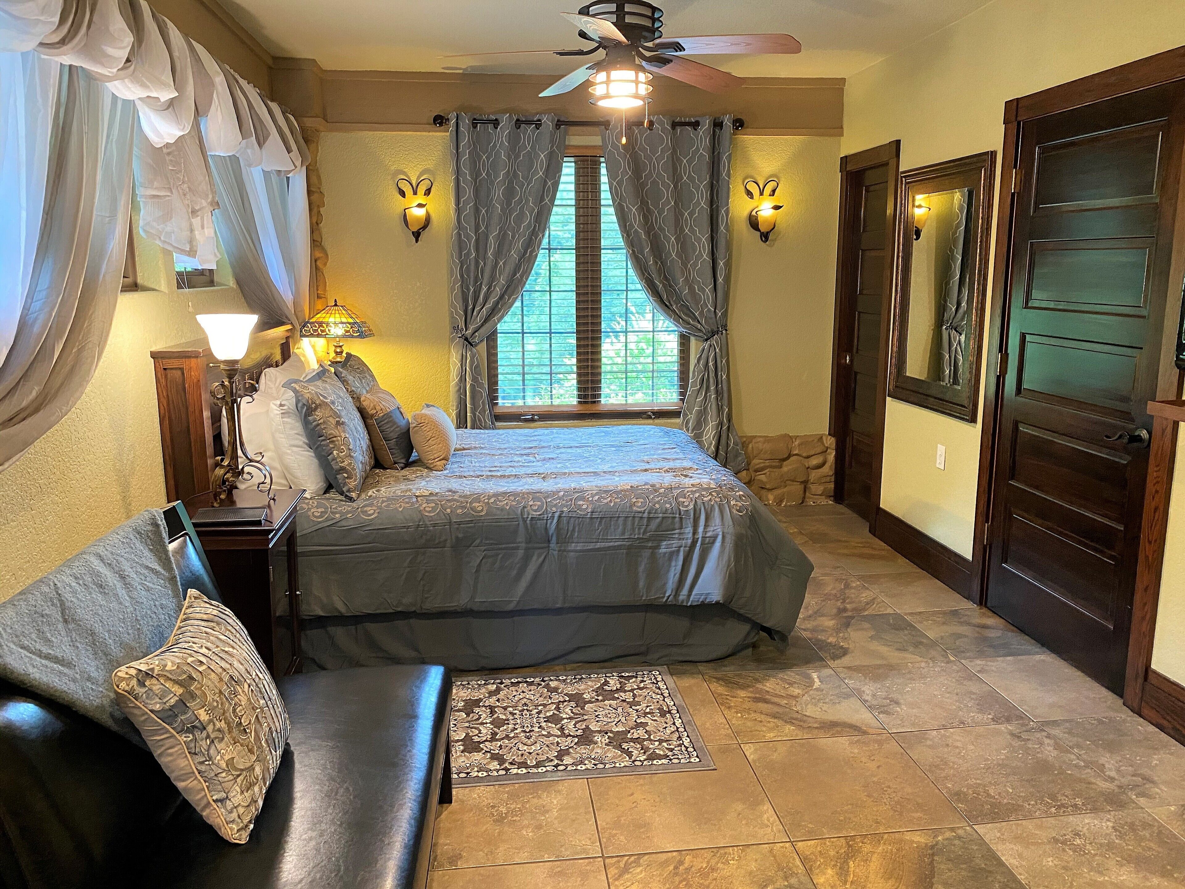 Hilltop Manor Bed and Breakfast