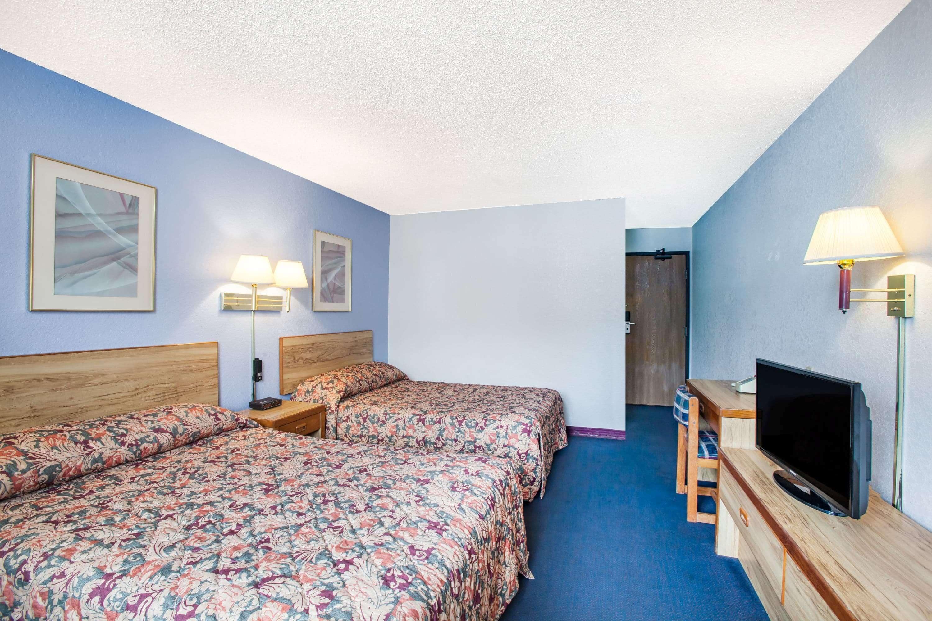 Super 8 by Wyndham Hot Springs