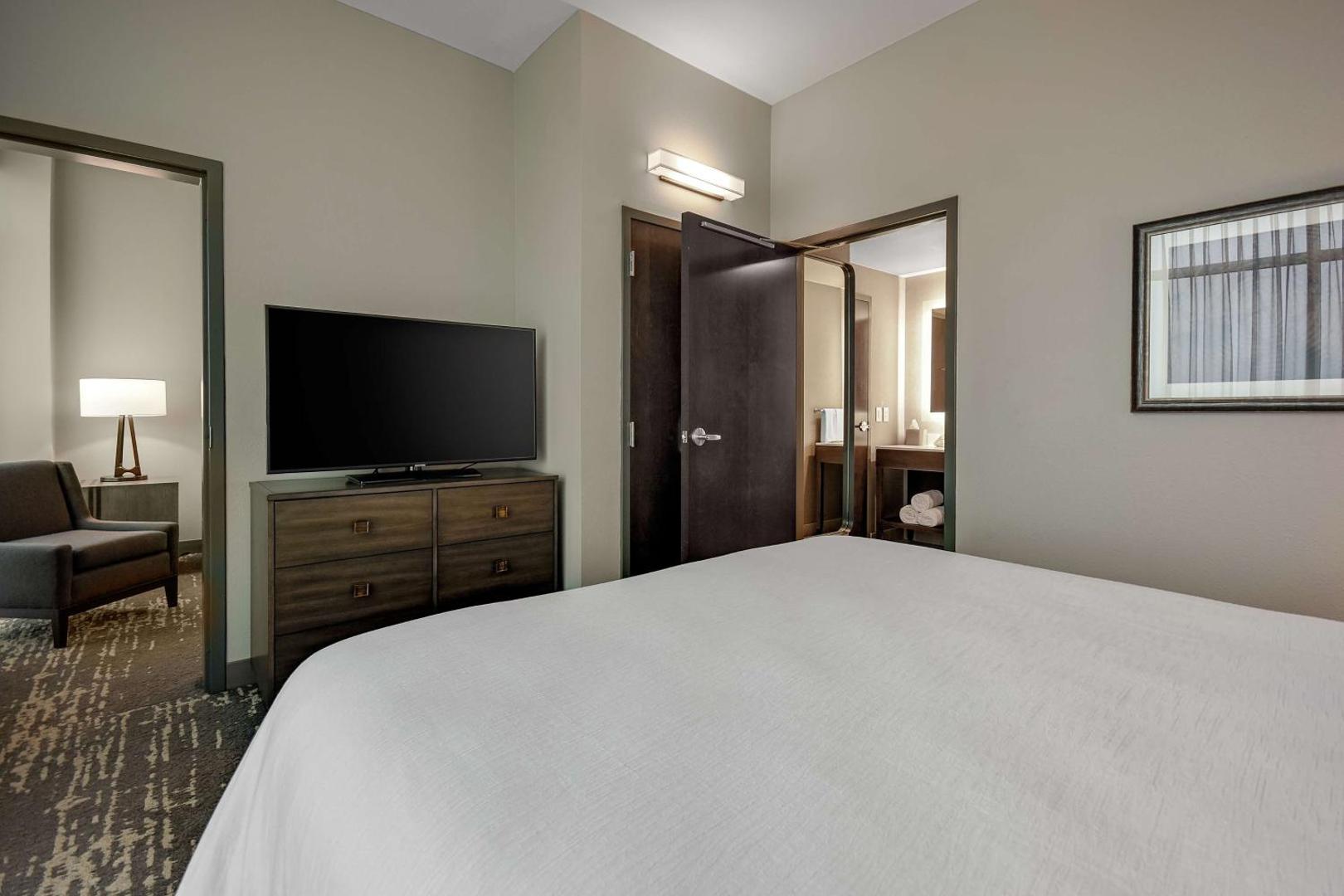 Embassy Suites by Hilton Jonesboro Red Wolf Convention Center