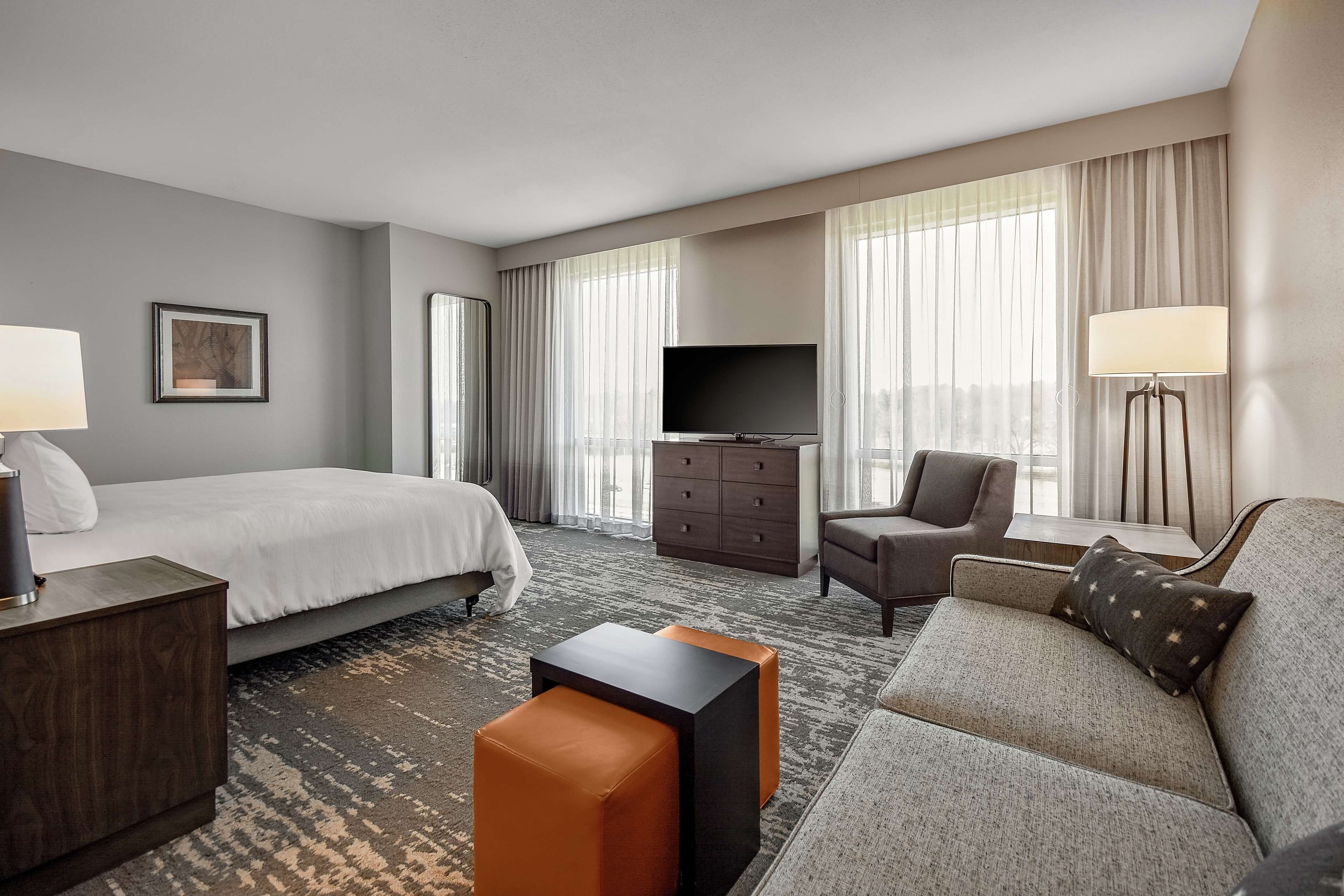 Embassy Suites by Hilton Jonesboro Red Wolf Convention Center