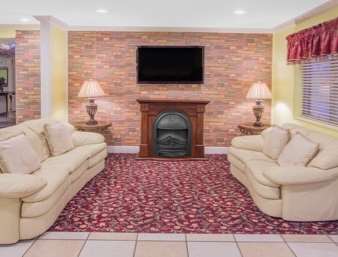 Days Inn by Wyndham Lake Village