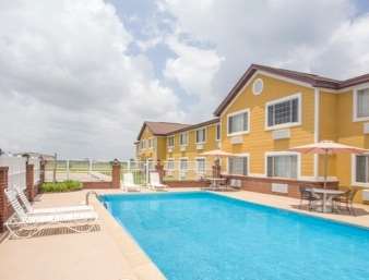Days Inn by Wyndham Lake Village