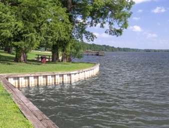 Days Inn by Wyndham Lake Village