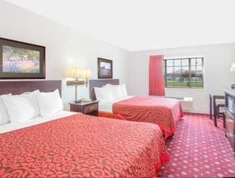 Days Inn by Wyndham Lake Village