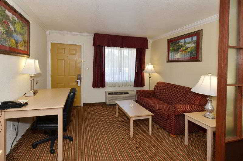 Days Inn by Wyndham Little Rock South