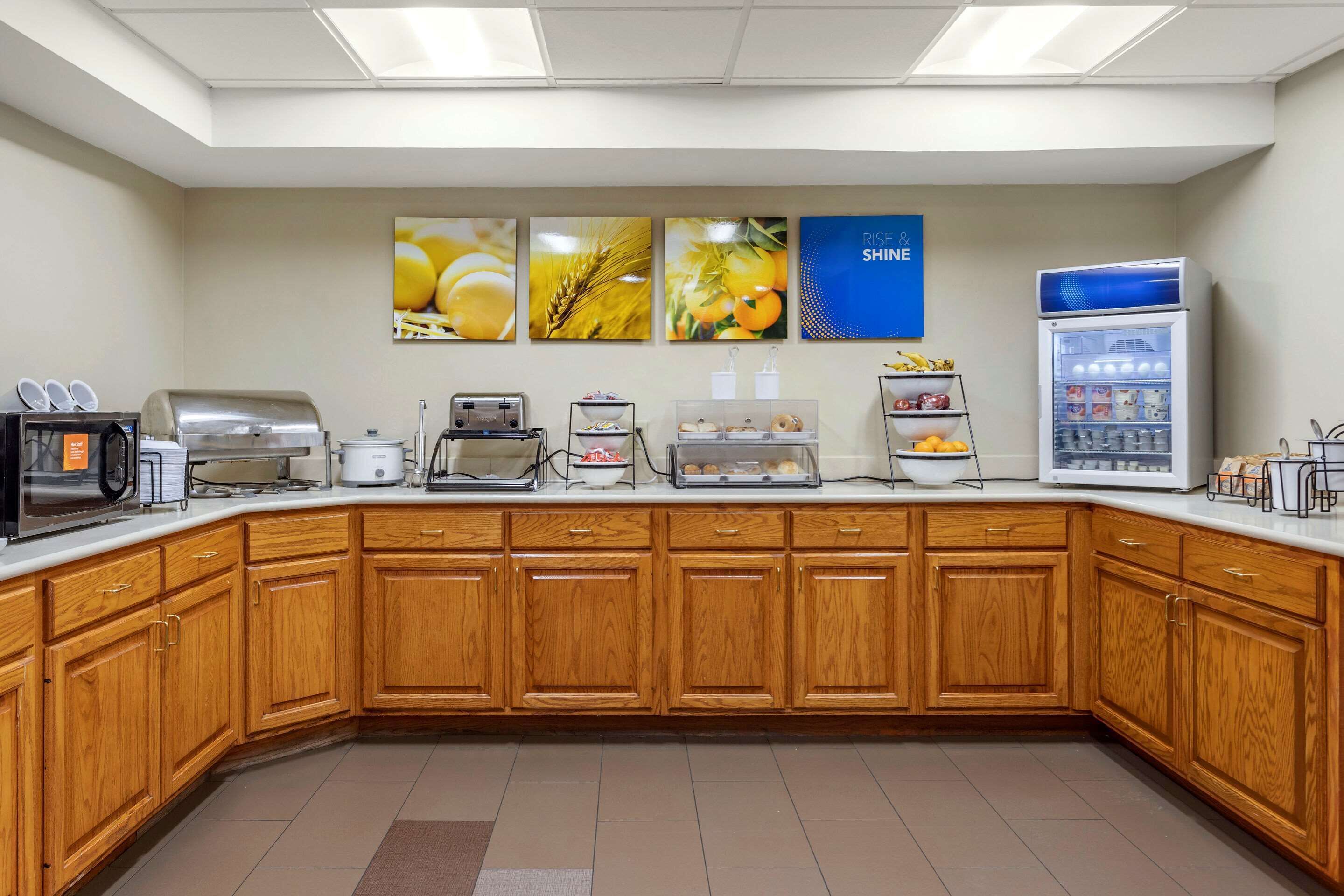Comfort Inn & Suites Airport