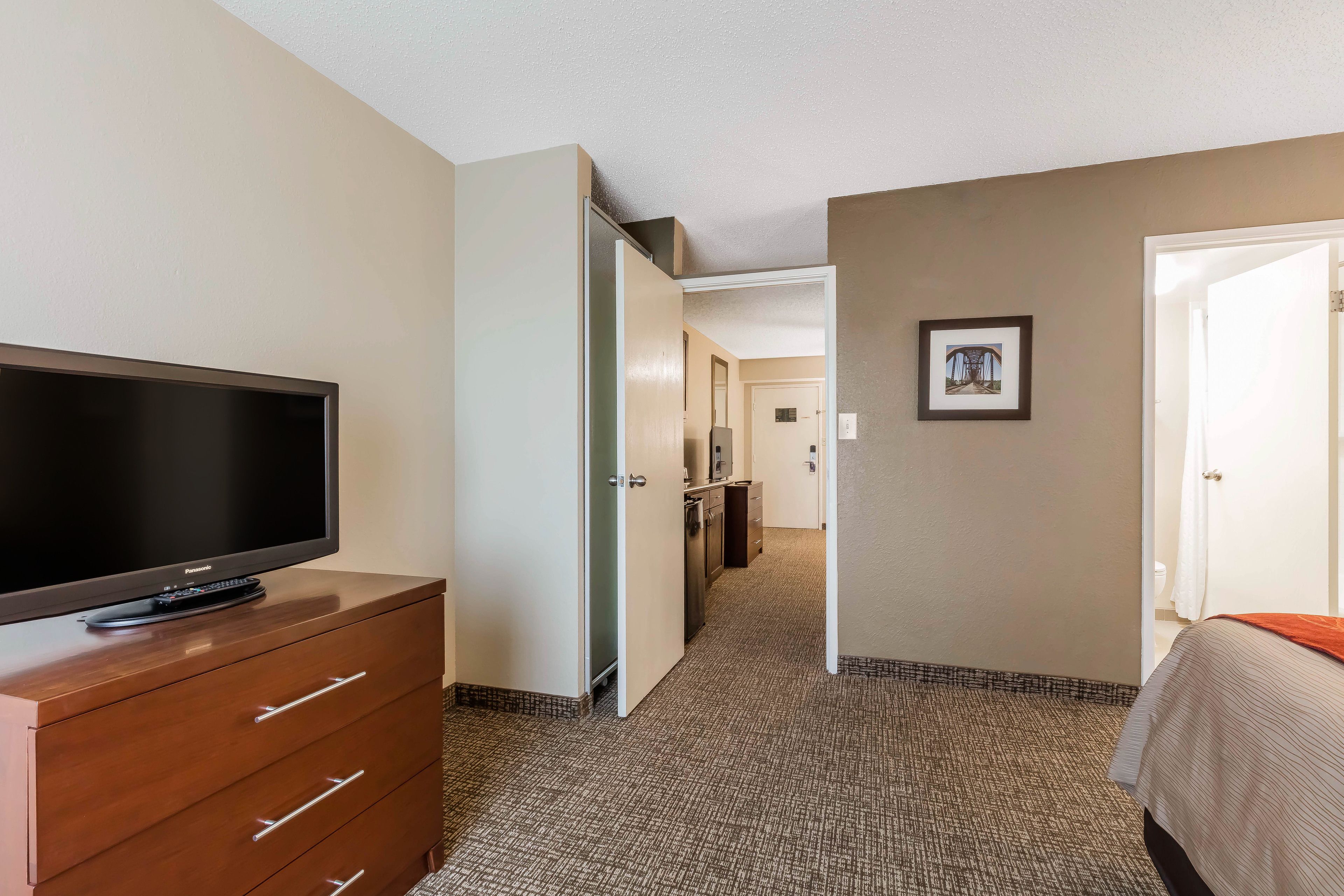 Comfort Inn & Suites Airport
