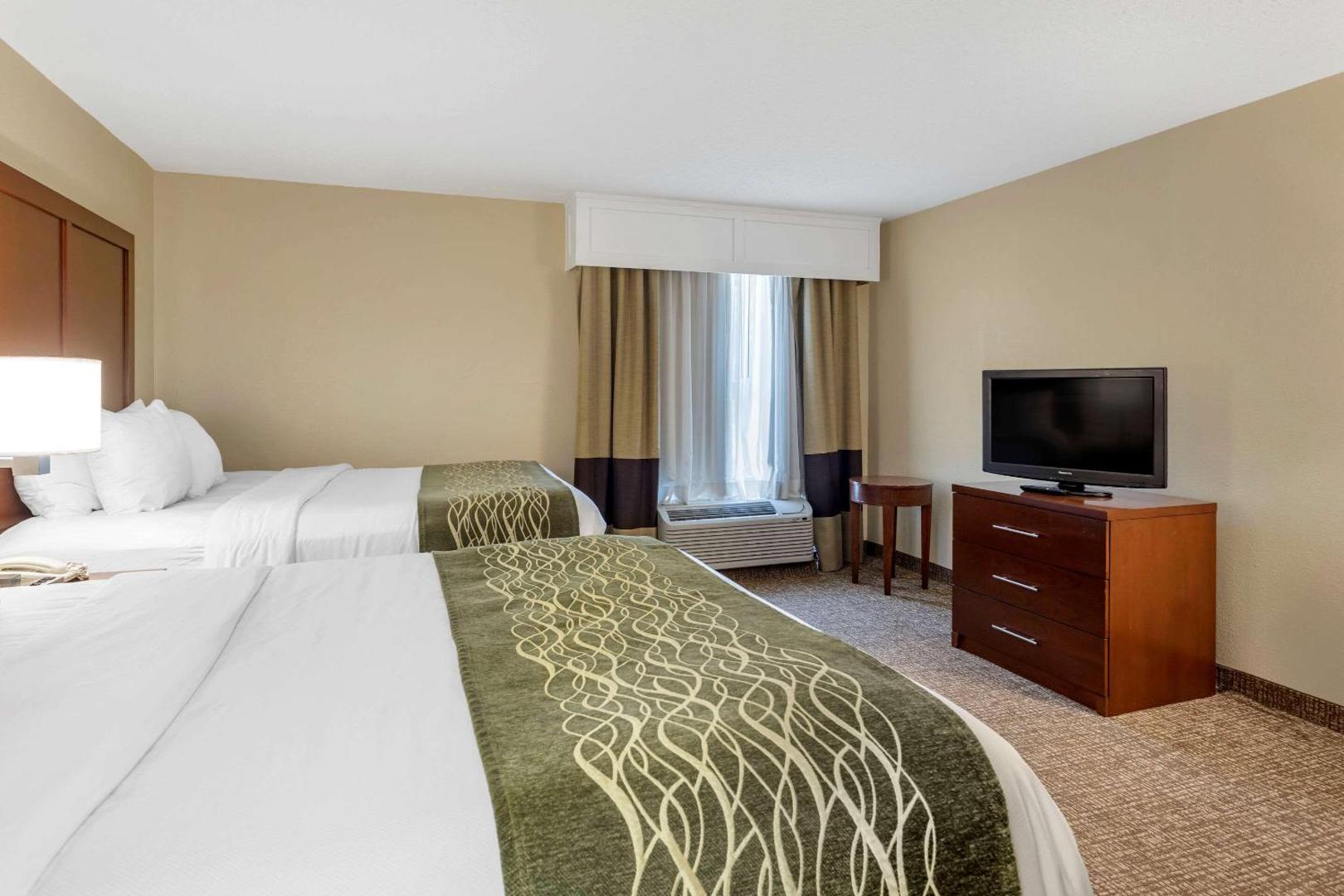 Comfort Inn & Suites Airport