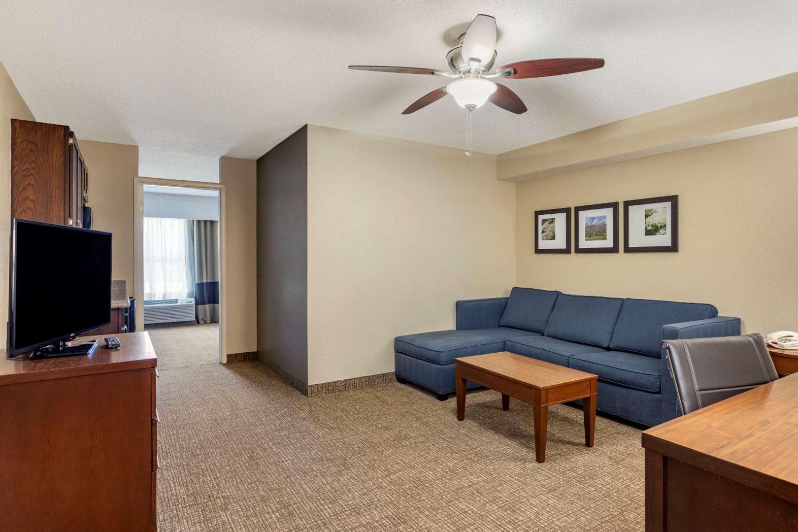 Comfort Inn & Suites Airport