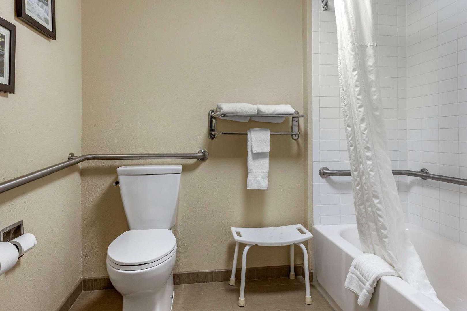 Comfort Inn & Suites Airport