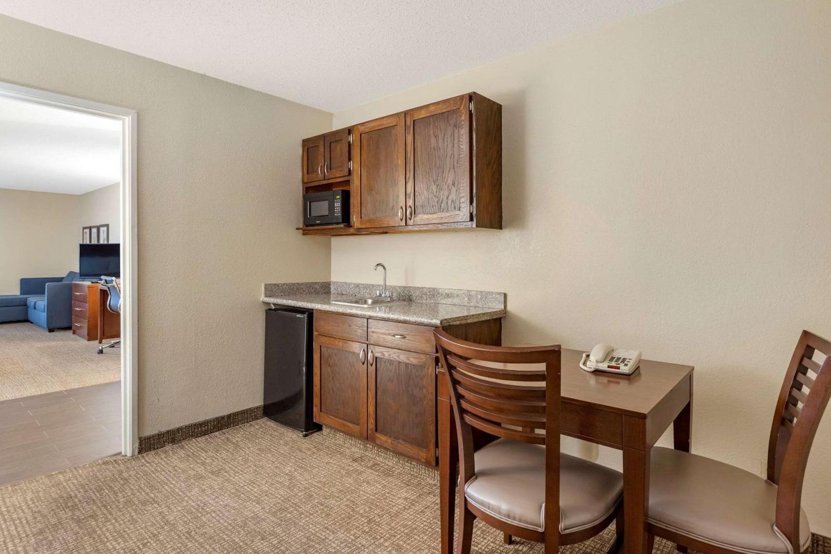 Comfort Inn & Suites Airport