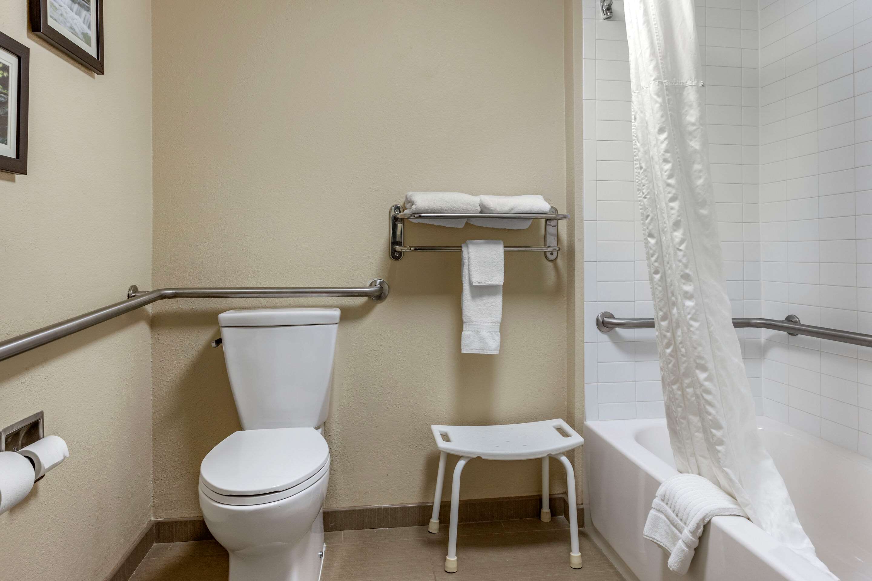 Comfort Inn & Suites Airport