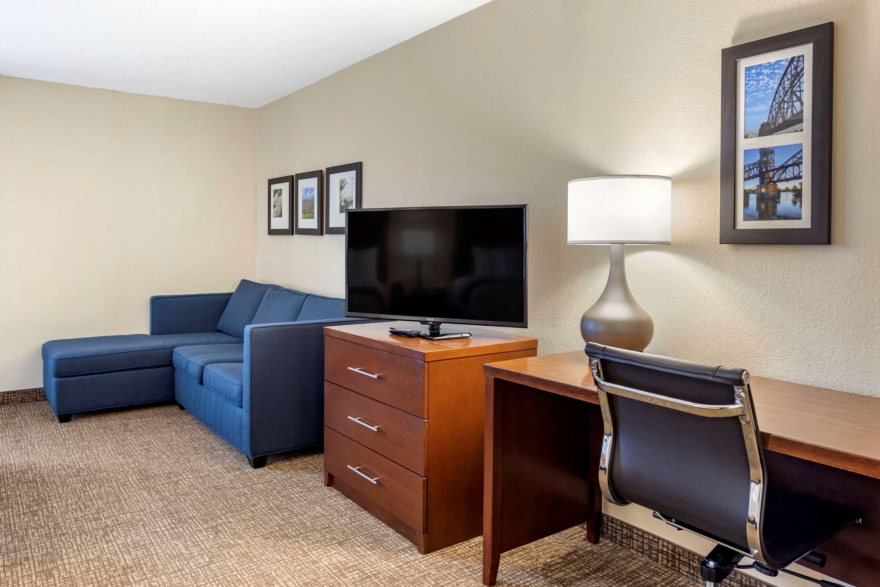 Comfort Inn & Suites Airport
