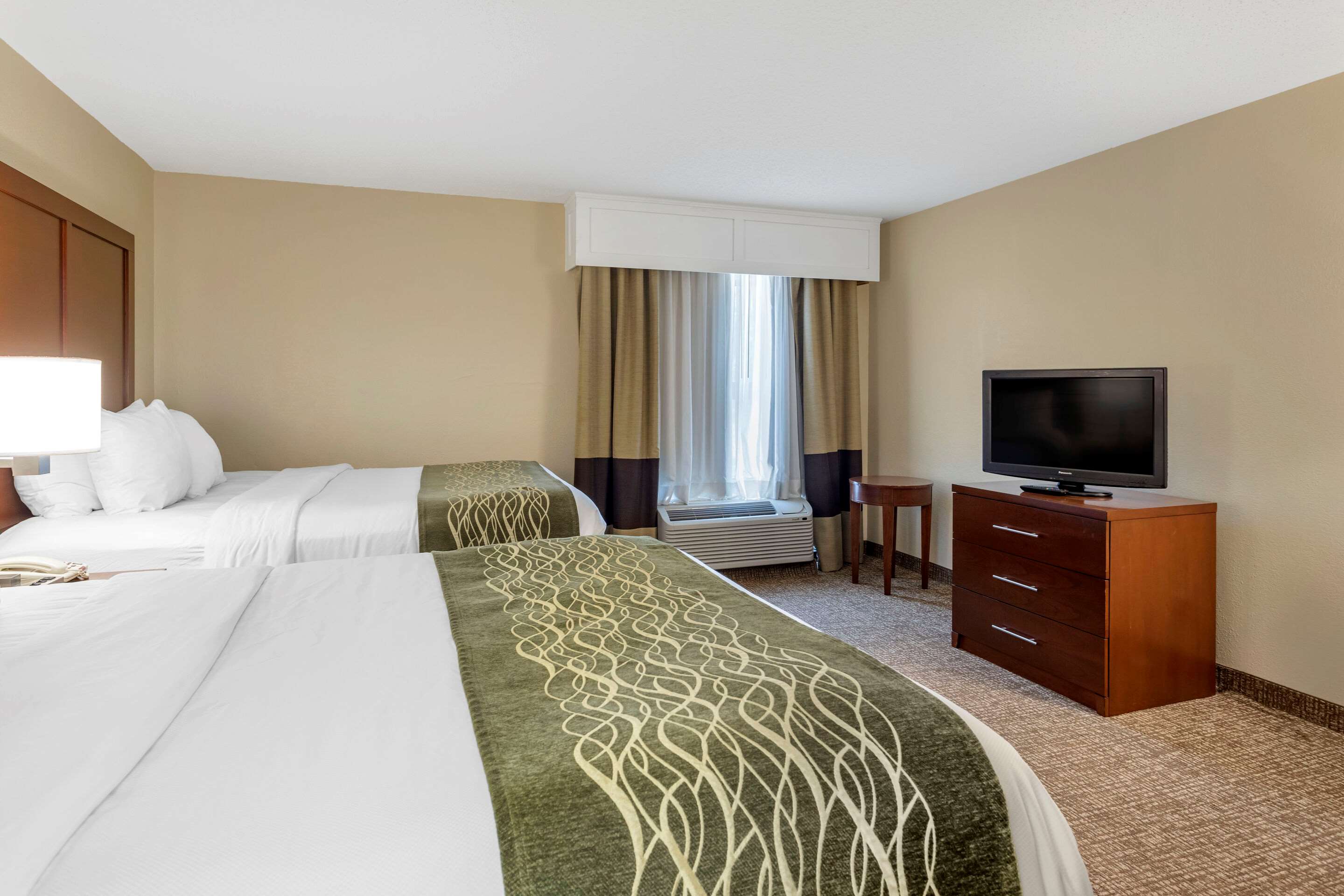 Comfort Inn & Suites Airport