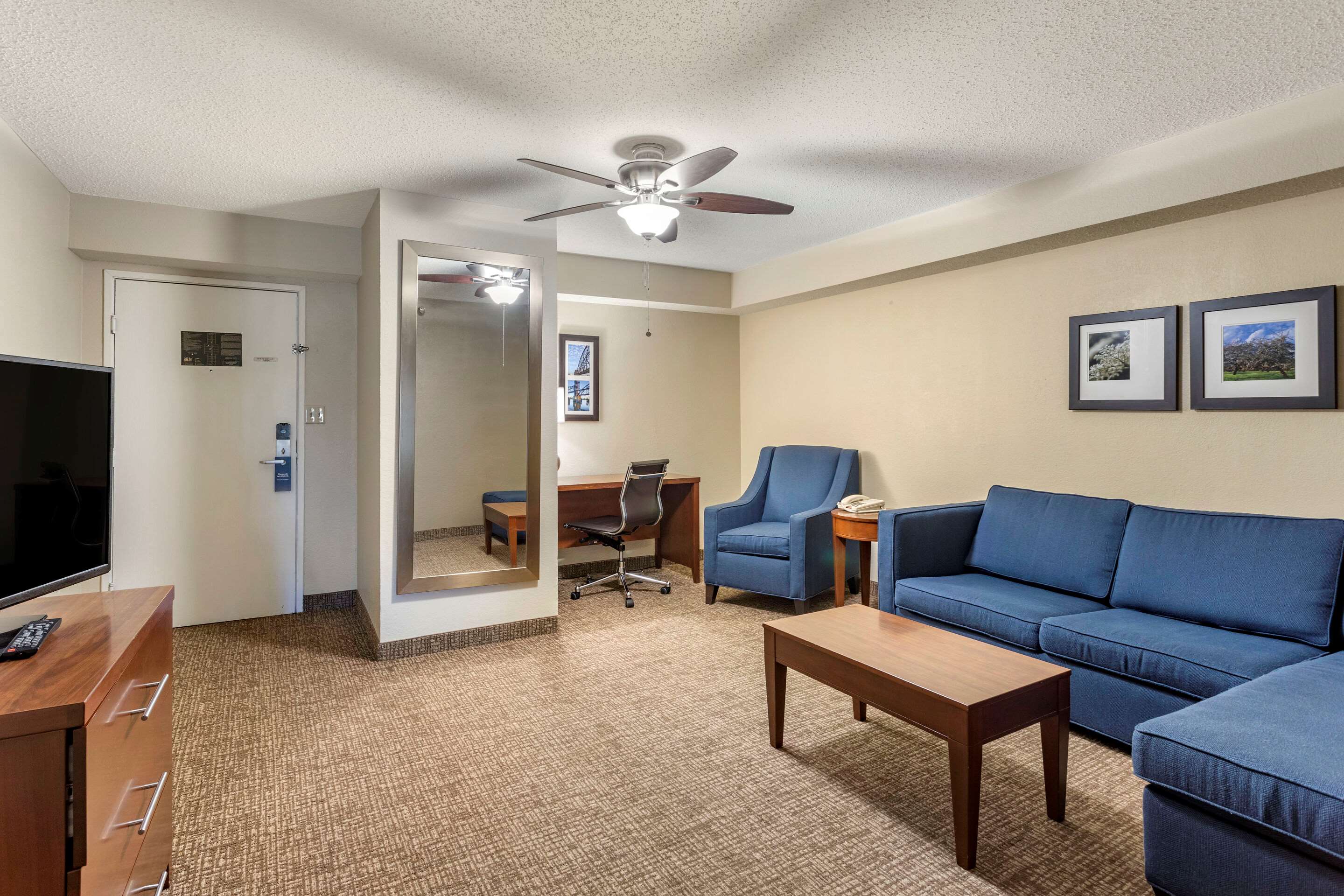 Comfort Inn & Suites Airport