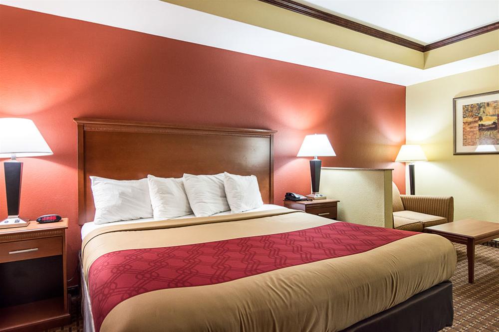 Econo Lodge Inn & Suites Little Rock