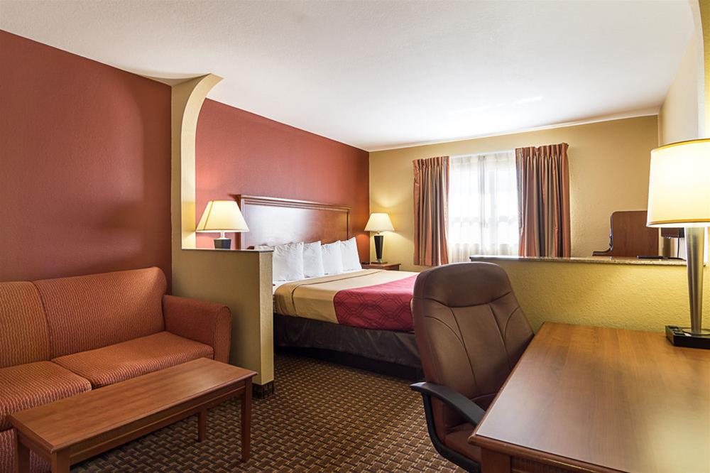 Econo Lodge Inn & Suites Little Rock