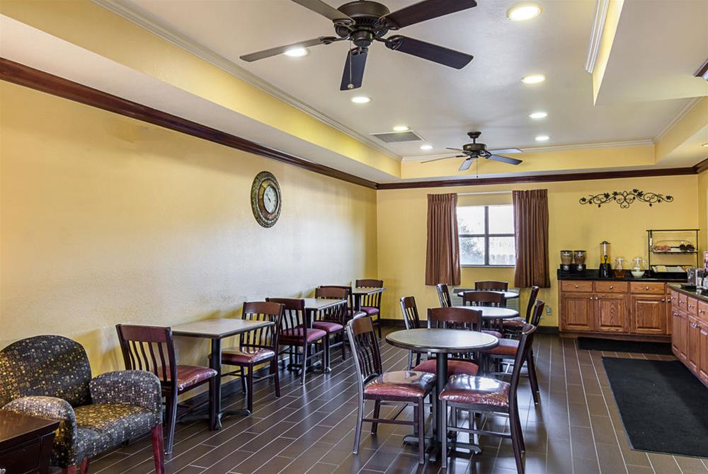 Econo Lodge Inn & Suites Little Rock
