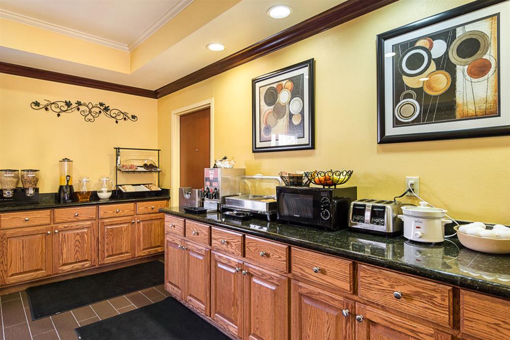 Econo Lodge Inn & Suites Little Rock