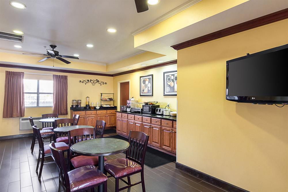 Econo Lodge Inn & Suites Little Rock
