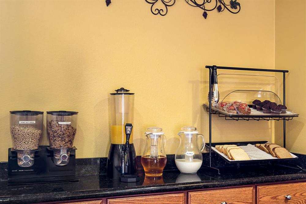 Econo Lodge Inn & Suites Little Rock