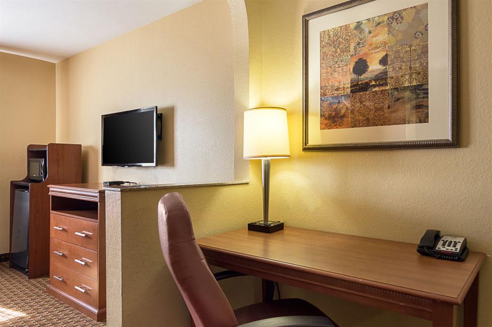 Econo Lodge Inn & Suites Little Rock